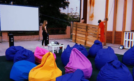 Молодь Нової Каховки дивилася фільм «Кіборги» просто неба