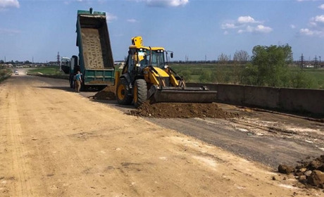 Спільними зусиллями: аварійний відрізок дороги біля Широкої Балки зробили проїзним