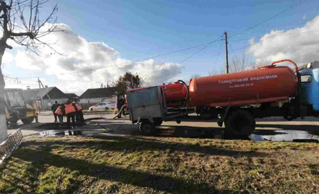 У Славуті ситуація із засміченням каналізаційної мережі набула критичного характеру