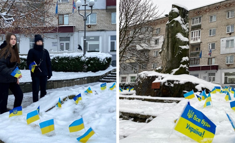 Жмеринська громада в синьо-жовтих прапорцях: вшанували пам’ять Героїв України