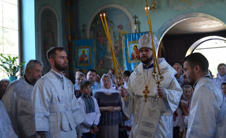 У Заболоттівському храмі ПЦУ провели першу україномовну літургію. Її очолив Архієпископ Іларіон