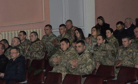 У Сватовому привітали військових з професійним святом. Не обійшлося без докору на адресу влади