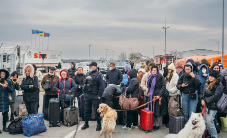 Які правила перетину кордону для жінок і дітей, чи треба закордонні паспорти: пояснили прикордонники
