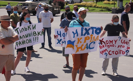  У Калинівці мітингували і збирали підписи за те, щоб місто було центром майбутнього району