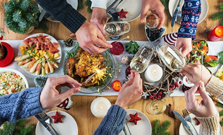 Як приготувати корисне святкове меню, що пити і як не варто робити "профілактику" похмілля