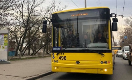 Під час карантину в автобусах і тролейбусах Херсона може пересуватись не більше 10 осіб
