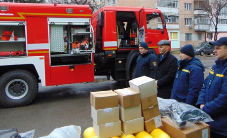 Фастівським рятувальникам подарували нову машину 
