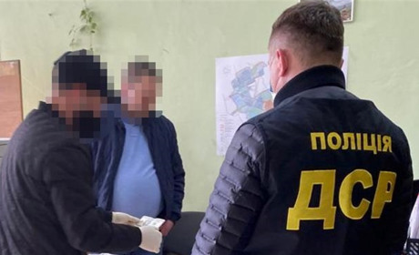 У Калуші начальник управління та керівник відділу попалися на хабарі — "погоджували" дозволи