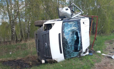 На Макарівщині два автомобілі підірвалися на мінах. Є загиблий і постраждалі