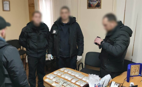 Поліцейський з Одещини попався на хабарництві: вимагав гроші у риботорговців