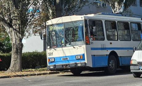 Зранку 19 вересня ворог атакував Херсон, поціливши по тролейбусу: 2 поранених, 1 загиблий
