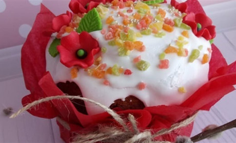 Великдень на порозі: Катерина Баршацька пече смачну паску без дріжджів