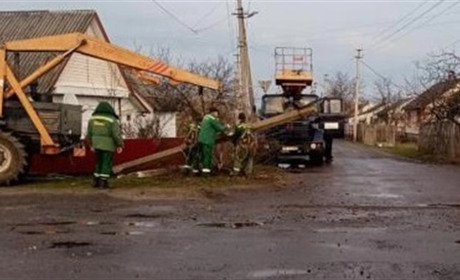 Вихідні без електрики у частини Володимирця - винуватець водій «фури». Збив опору і втік