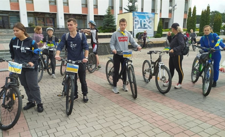 Учні Вараської громади велозаїздом відсвяткували День знань