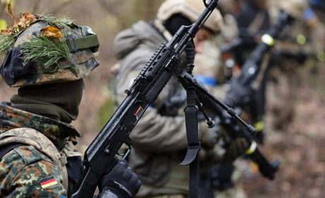 На трасі Олешки-Нова Каховка знищено кілька вантажівок ворога