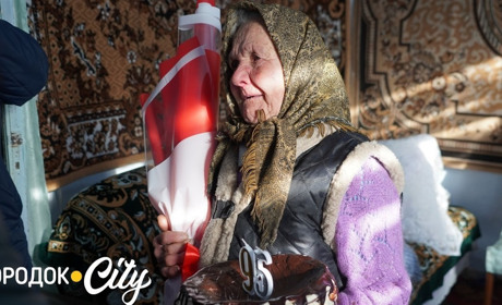 «Моторна бабуся»: найстарша жителька села Стара Пісочна Лідія Шалашова відзначила 95-річчя