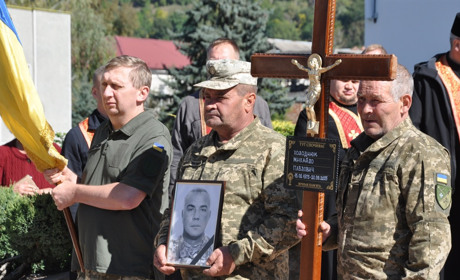 На рідну Чортківщину «на щиті» повернувся головний сержант мінометної батареї Холоднюк Михайло