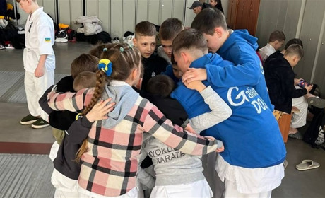 «Без тренерів, але з характером»: каратисти з Первомайська здобули 10 медалей на турнірі в Миколаєві