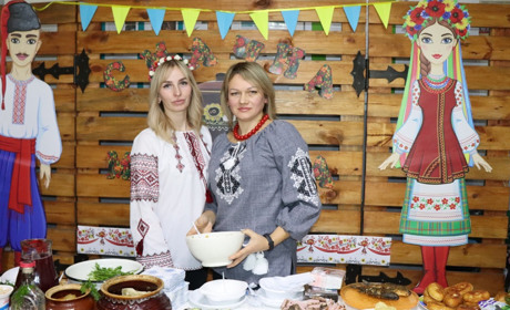 «Смачна макітра»: на ярмарку в ШУ Першотравенське збирали кошти на ЗСУ
