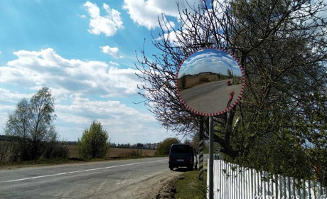 У Старому Кривині викрали сферичне дзеркало: кому ж воно заважало