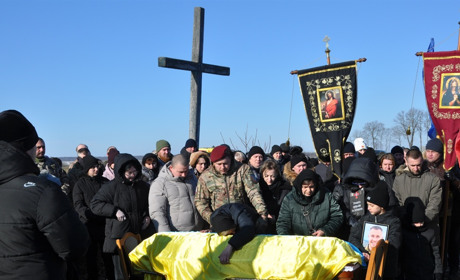 В Оришківцях, що на Чортківщині, провели в дорогу вічності полеглого в бою медика Шелудякова Михайла