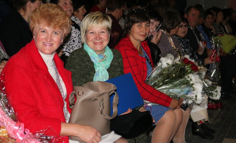 Хто із освітян Сватівщини отримав високі нагороди з нагоди Дня вчителя