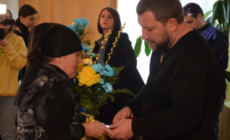 Керівник обласної військадміністрації вручив державні нагороди родинам загиблих воїнів з Чортківщини
