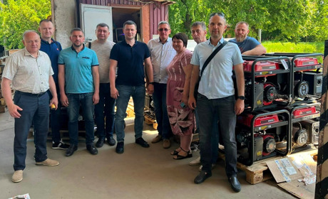 Депутати Ігор Васильєв та Сергій Іщенко передали генератори у громади Білопільщини