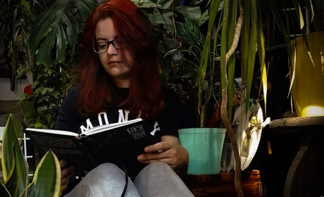У логові Химери. Біляївчанка Діана Чечко збирає бібліотеку фентезі книг та в'яже іграшки амігурумі