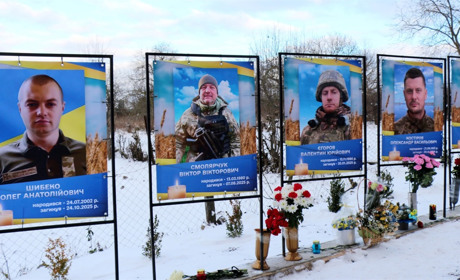 У Комарівцях оновили Алею Слави: додали імена полеглих Героїв