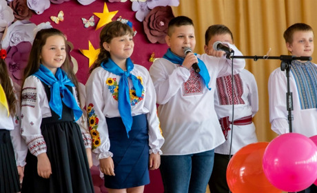 Барська школа №4 провела свято Останнього дзвінка для випускників 4 та 11 класів: фото
