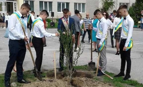 Випускники Варашу започатковують нові традиції