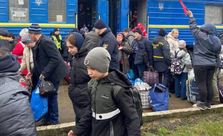 Українці, які виїхали за кордон через війну, можуть отримати компенсацію: як це зробити