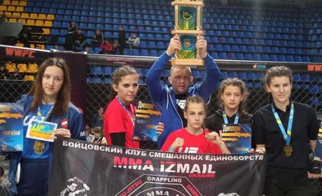Измаильские амазонки взяли золото и серебро на чемпионате Украины по ММА (видео)