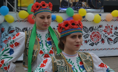 Огляд розважальних заходів: у Корюківці чекають на аматорську виставу, а у Холмах - на фестиваль 