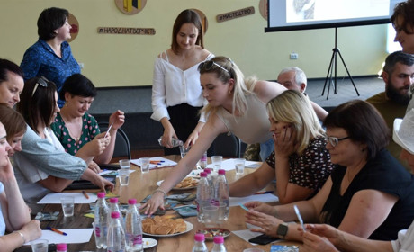 У Старокостянтинові психологи провели відкритий діалог з рідними військовослужбовців