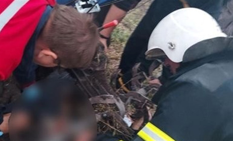 На Радехівщині рятувальники звільнили чоловіка, ногу якого затягнуло у мотоблок