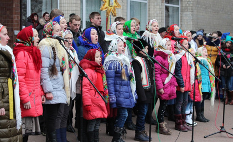 10 років тому: пригадуємо, як у Городку зародилася традиція спільної коляди та фестивалю колядок