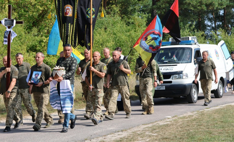Втрата громади: десантник-брат пішов у небо. Володимирець провів Героя-земляка