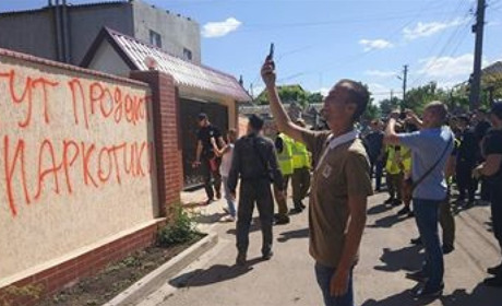 У Нерубайському активісти провели акцію "Stop наркотики" та рейд селом (відео)