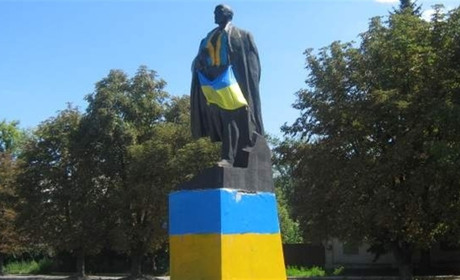 Без електрики й газу, проте із Леніним. Як окупанти повертають "щасливе" життя на Луганщину