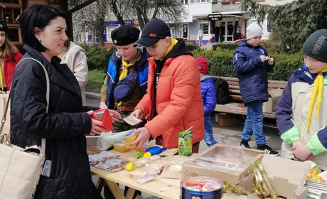 Чортківські пластуни влаштували благодійний ярмарок для підтримки ЗСУ