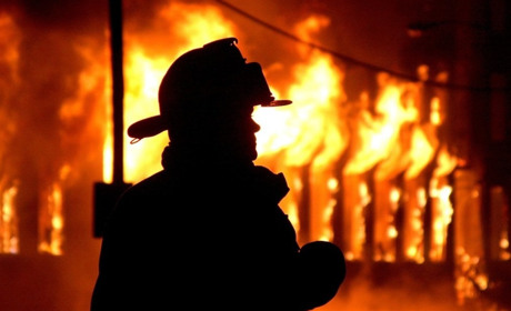 Вогнем був охоплений весь будинок: на Звягельщині на пожежі травмувалася жінка