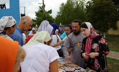 Чому за кошти з благодійного ярмарку не купили канцелярію для дітей з притулку "Надія"