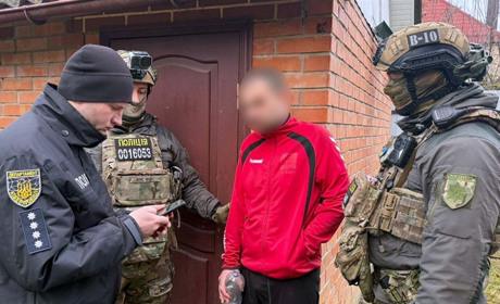 На Хмельниччині оголосили підозру чоловікові у розбещенні 10-річної дитини