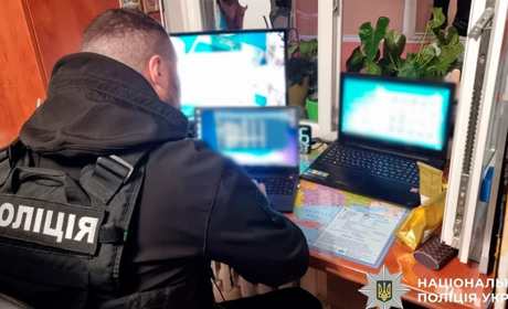 Двоє чоловіків створювали і продавали дитячу порнографію: їх затримали