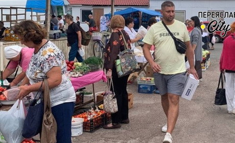 Молодого півня на базарі в Переяславі можна купити за 300 гривень, а домашні яйця – по 50 за десяток