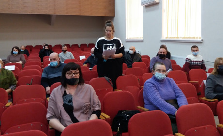 У Сватовому на сесії райради передали громадам майно і земельні ділянки