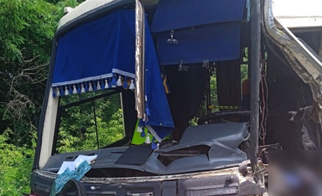 Водій автобуса загинув, а пасажирка травмувалась: на трасі «Полтава-Красноград» сталась аварія