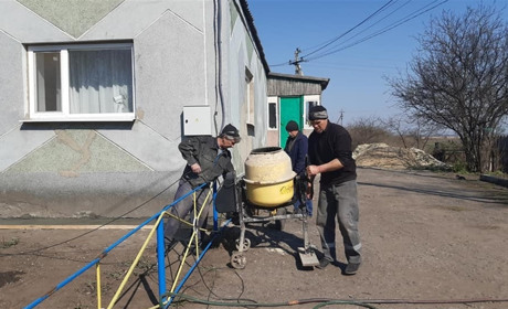 Клумба-вишиванка та будиночок Баби Яги:  як втілюються нові ідеї ландшафтного дизайну в Петрівці